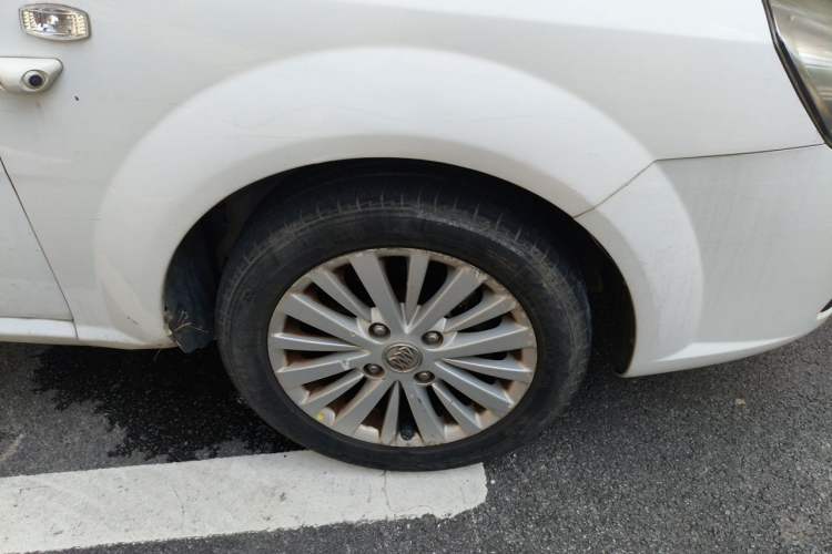 Used Buick Excelle 2015 1.5L Automatic Luxury Edition Right Front Wheel Hub