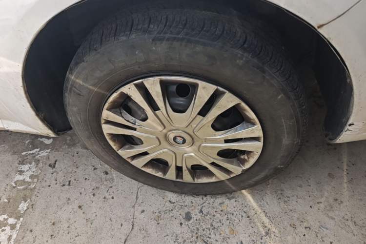 Used Buick Excelle 2015 1.5L Manual Classic Trim Right Front Wheel Hub