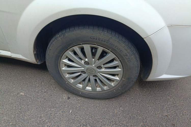 Used Buick Excelle 2015 1.5L Automatic Classic Model Right Front Wheel Hub