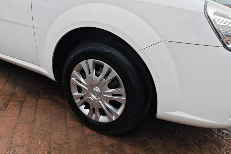 Used Buick Excelle 2015 1.5L Manual Classic Trim Right Front Wheel Hub