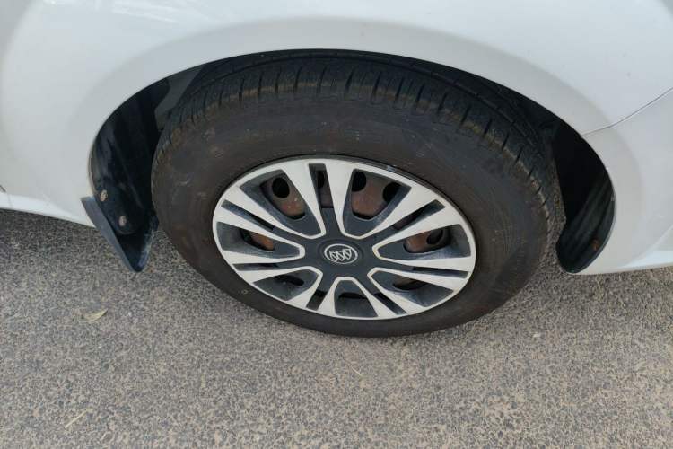 Used Buick Excelle 2015 1.5L Manual Classic Trim Right Front Wheel Hub