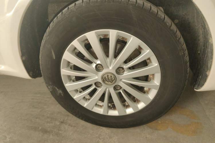 Used Buick Excelle 2015 1.5L Manual Classic Trim Right Front Wheel Hub