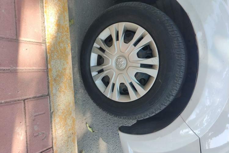 Used Buick Excelle 2015 1.5L Automatic Classic Model Right Front Wheel Hub