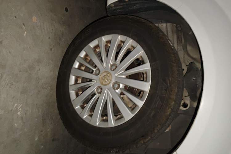 Used Buick Excelle 2015 1.5L Manual Classic Trim Right Front Wheel Hub