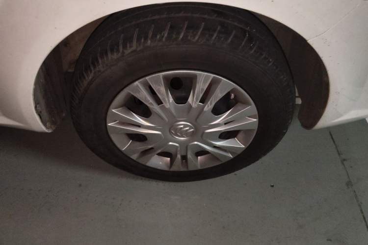 Used Buick Excelle 2015 1.5L Automatic Classic Model Right Front Wheel Hub