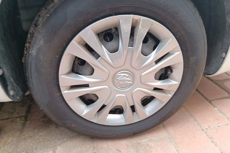 Used Buick Excelle 2015 1.5L Automatic Classic Model Right Front Wheel Hub
