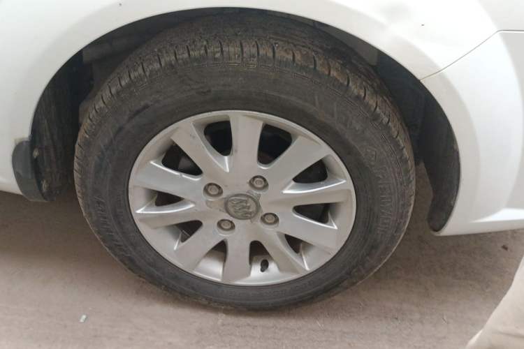 Used Buick Excelle 2015 1.5L Manual Classic Trim Right Front Wheel Hub