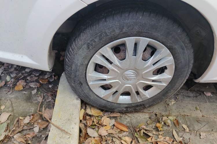 Used Buick Excelle 2015 1.5L Automatic Classic Model Right Front Wheel Hub
