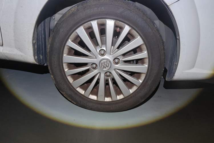Used Buick Excelle 2015 1.5L Automatic Luxury Edition Right Front Wheel Hub