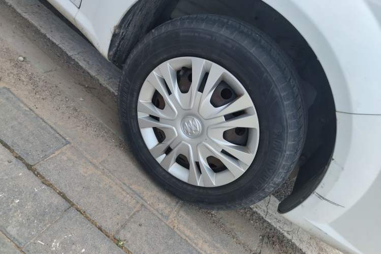 Used Buick Excelle 2015 1.5L Manual Classic Trim Right Front Wheel Hub