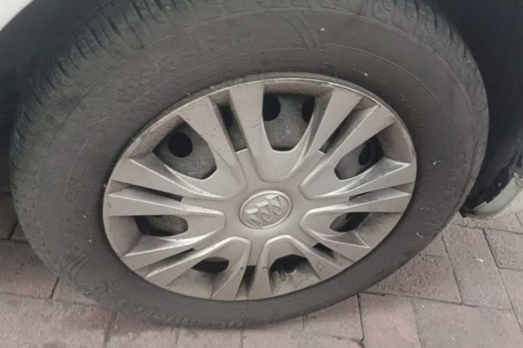 Used Buick Excelle 2015 1.5L Automatic Classic Model Right Front Wheel Hub