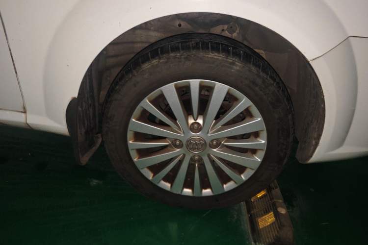 Used Buick Excelle 2015 1.5L Manual Luxury Model Right Front Wheel Hub