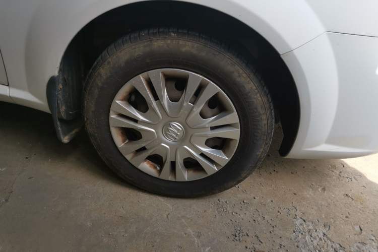 Used Buick Excelle 2015 1.5L Manual Classic Trim Right Front Wheel Hub