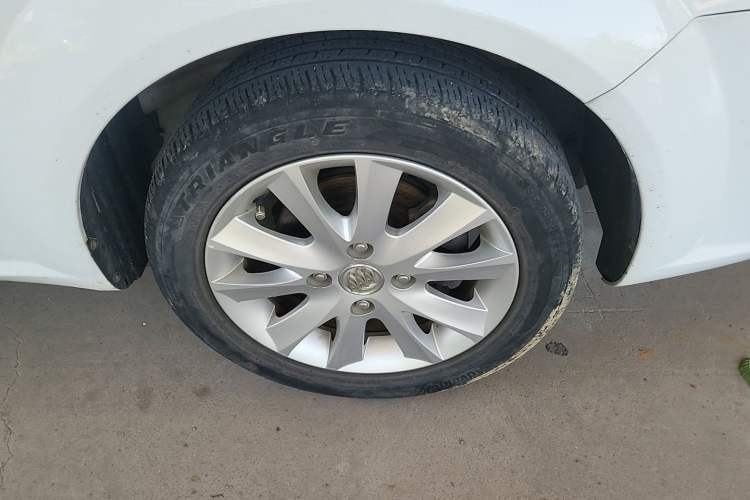 Used Buick Excelle 2015 1.5L Manual Classic Trim Right Front Wheel Hub
