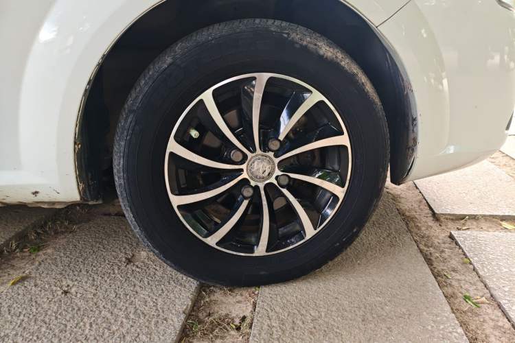 Used Buick Excelle 2015 1.5L Automatic Classic Model Right Front Wheel Hub