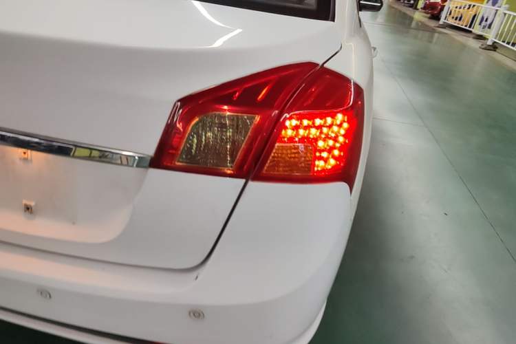 Used Buick Excelle 2015 1.5L Automatic Classic Model Right Rear Taillight