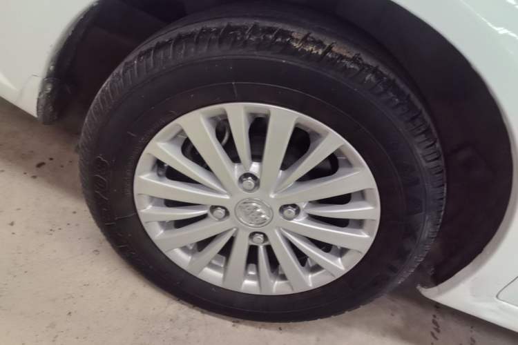 Used Buick Excelle 2015 1.5L Automatic Classic Model Right Rear Wheel Hub