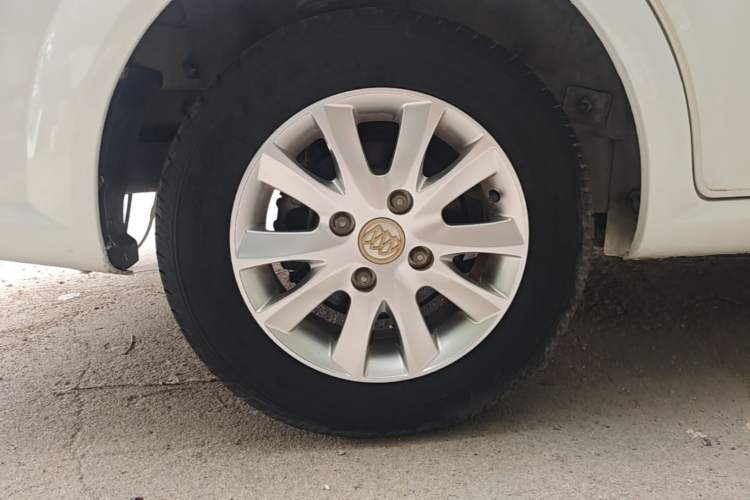 Used Buick Excelle 2015 1.5L Manual Classic Trim Right Rear Wheel Hub