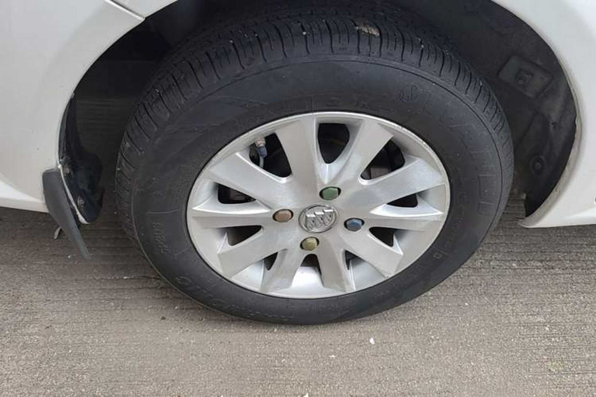 Used Buick Excelle 2015 1.5L Automatic Classic Model Right Rear Wheel Hub