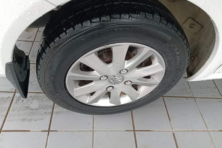 Used Buick Excelle 2015 1.5L Manual Classic Trim Right Rear Wheel Hub