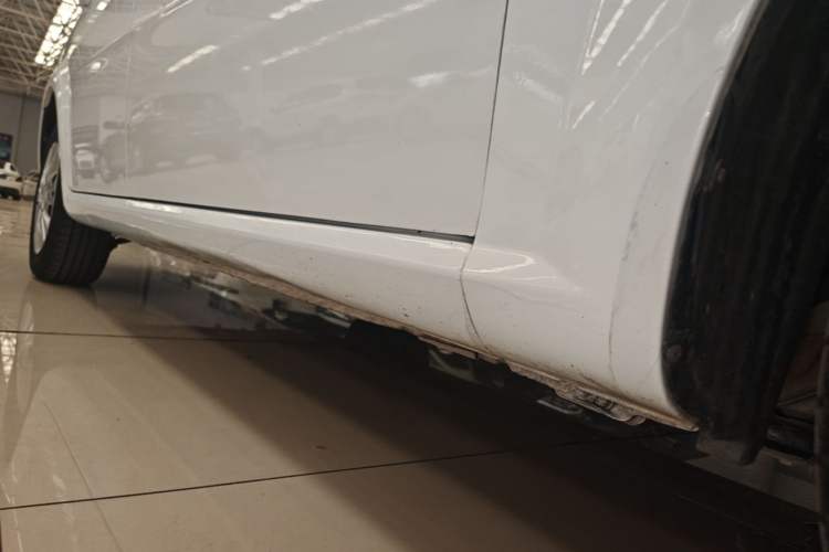 Used Buick Excelle 2015 1.5L Manual Classic Trim Right Side Sill