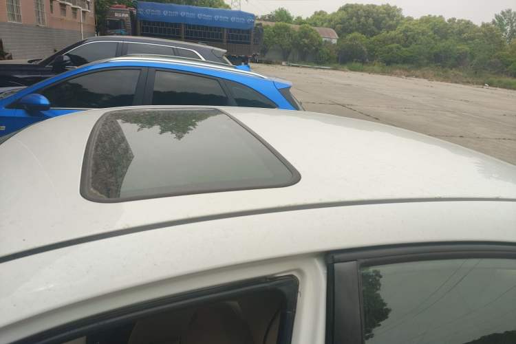 Used Buick Excelle 2015 1.5L Manual Classic Trim Roof