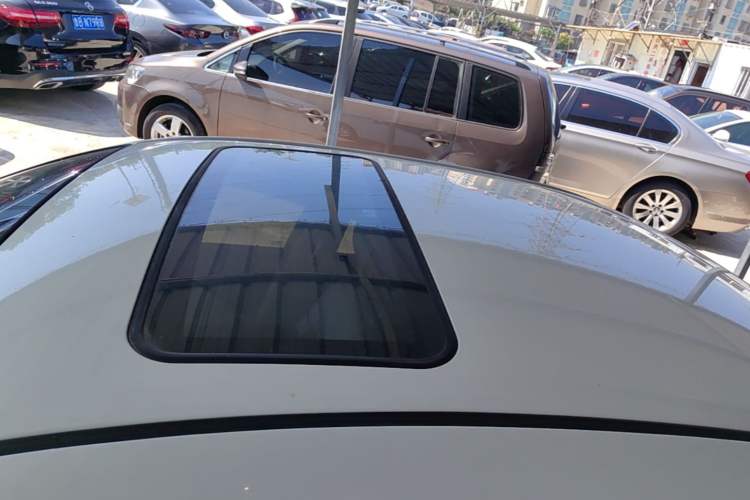 Used Buick Excelle 2015 1.5L Manual Classic Trim Roof