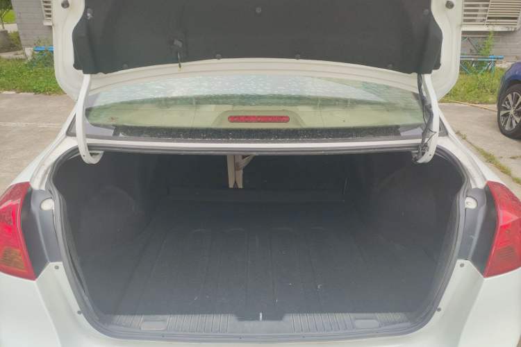 Used Buick Excelle 2015 1.5L Manual Classic Trim Trunk