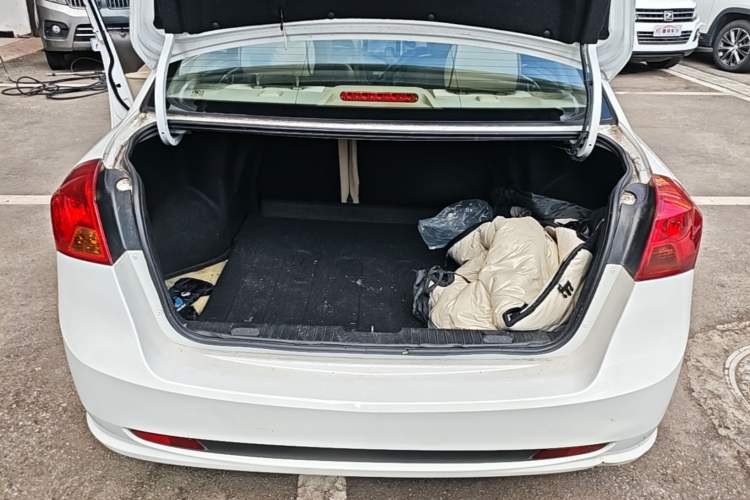 Used Buick Excelle 2015 1.5L Manual Classic Trim Trunk