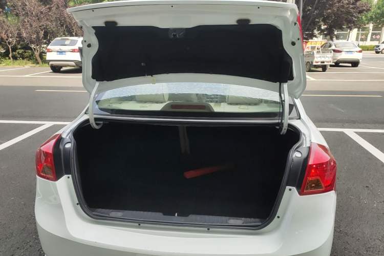 Used Buick Excelle 2015 1.5L Manual Classic Trim Trunk