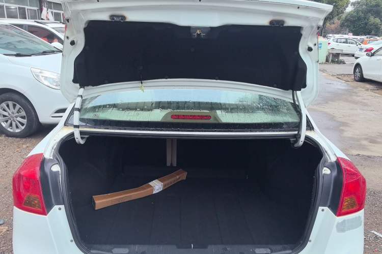 Used Buick Excelle 2015 1.5L Manual Classic Trim Trunk