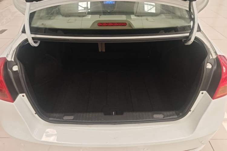 Used Buick Excelle 2015 1.5L Manual Classic Trim Trunk