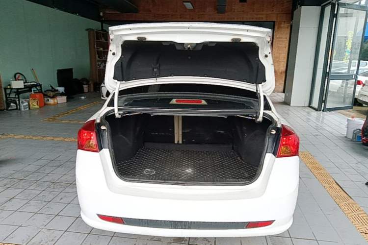 Used Buick Excelle 2015 1.5L Manual Classic Trim Trunk