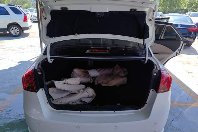 Used Buick Excelle 2015 1.5L Manual Classic Trim Trunk