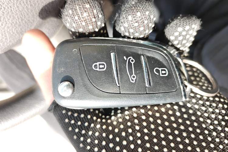 Used Buick Excelle 2015 1.5L Manual Classic Trim Vehicle Key