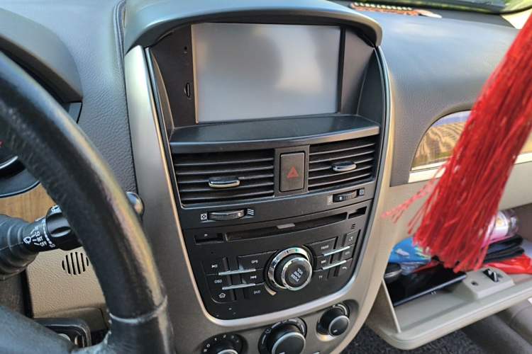 Used Buick Excelle 2015 1.5L Automatic Luxury Edition Audio And AC Panel