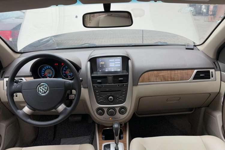Used Buick Excelle 2015 1.5L Automatic Classic Model Center Console