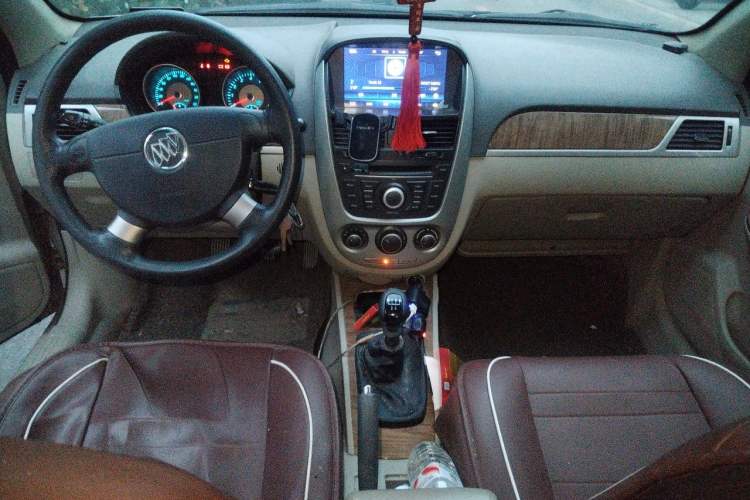 Used Buick Excelle 2015 1.5L Manual Classic Trim Center Console