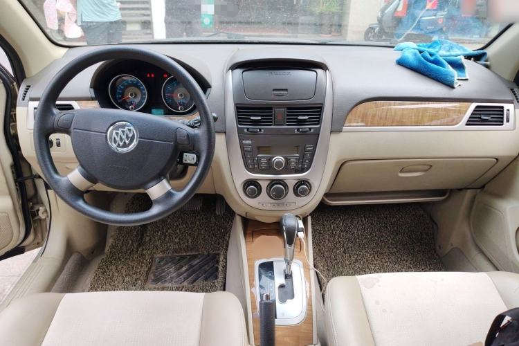 Used Buick Excelle 2015 1.5L Automatic Classic Model Center Console