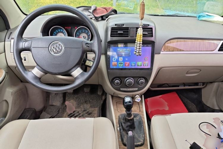 Used Buick Excelle 2015 1.5L Manual Classic Trim Center Console