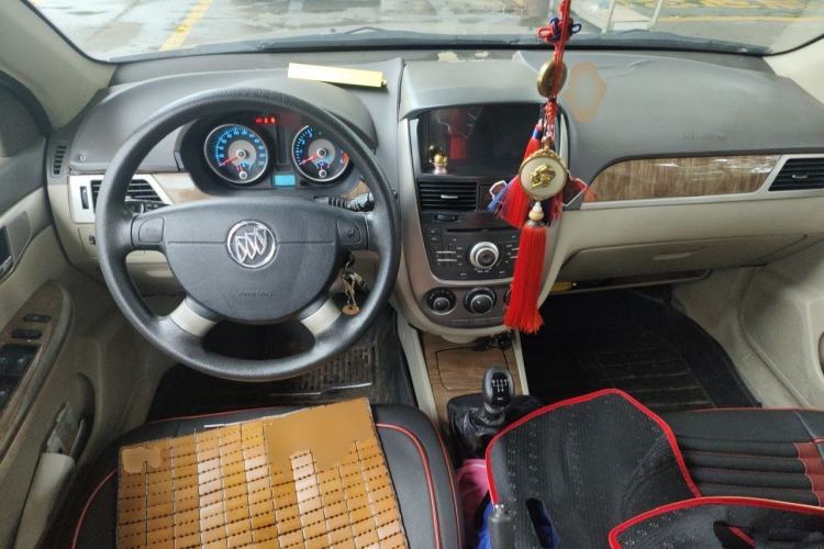 Used Buick Excelle 2015 1.5L Manual Classic Trim Center Console