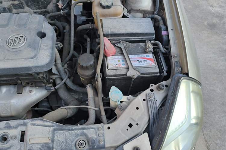 Used Buick Excelle 2015 1.5L Automatic Luxury Edition Engine Bay Left