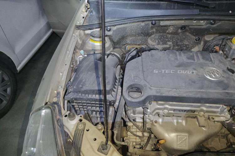 Used Buick Excelle 2015 1.5L Automatic Classic Model Engine Bay Right