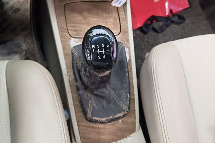 Used Buick Excelle 2015 1.5L Manual Classic Trim Gear Lever