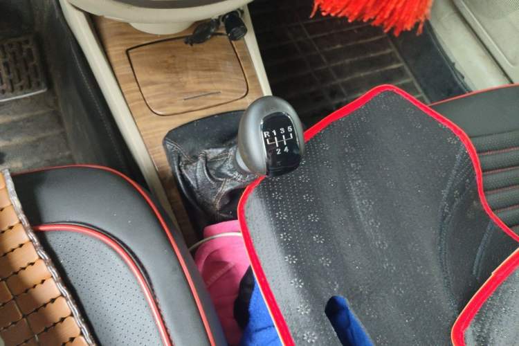 Used Buick Excelle 2015 1.5L Manual Classic Trim Gear Lever