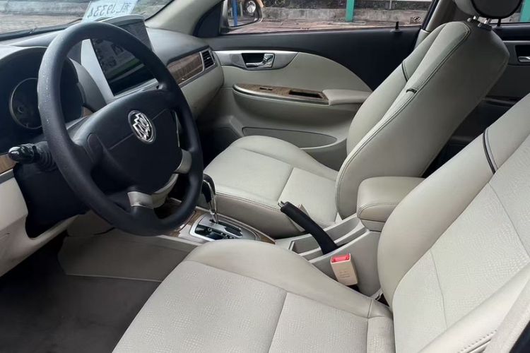 Used Buick Excelle 2015 1.5L Automatic Classic Model Interior 2