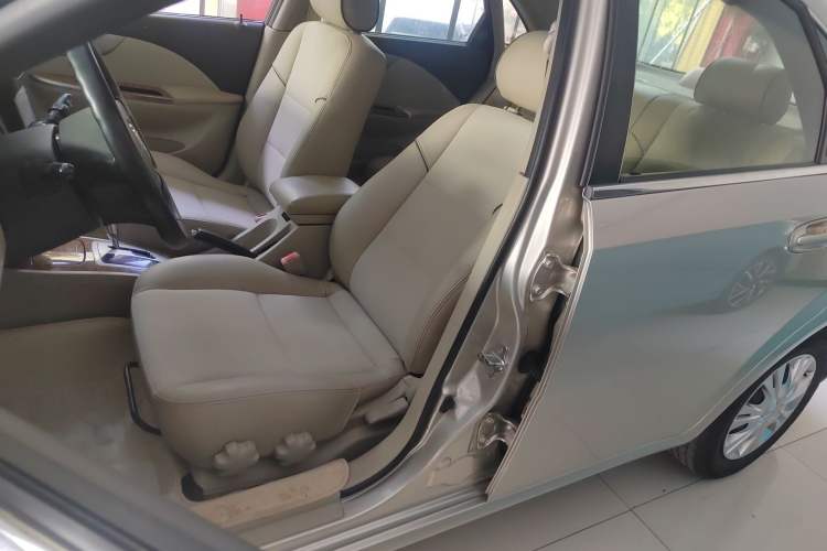 Used Buick Excelle 2015 1.5L Automatic Classic Model Interior 5