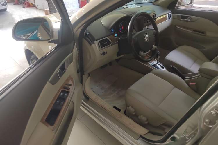 Used Buick Excelle 2015 1.5L Automatic Classic Model Interior 6