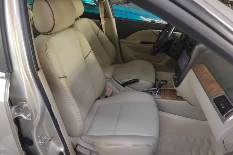 Used Buick Excelle 2015 1.5L Automatic Classic Model Interior 8