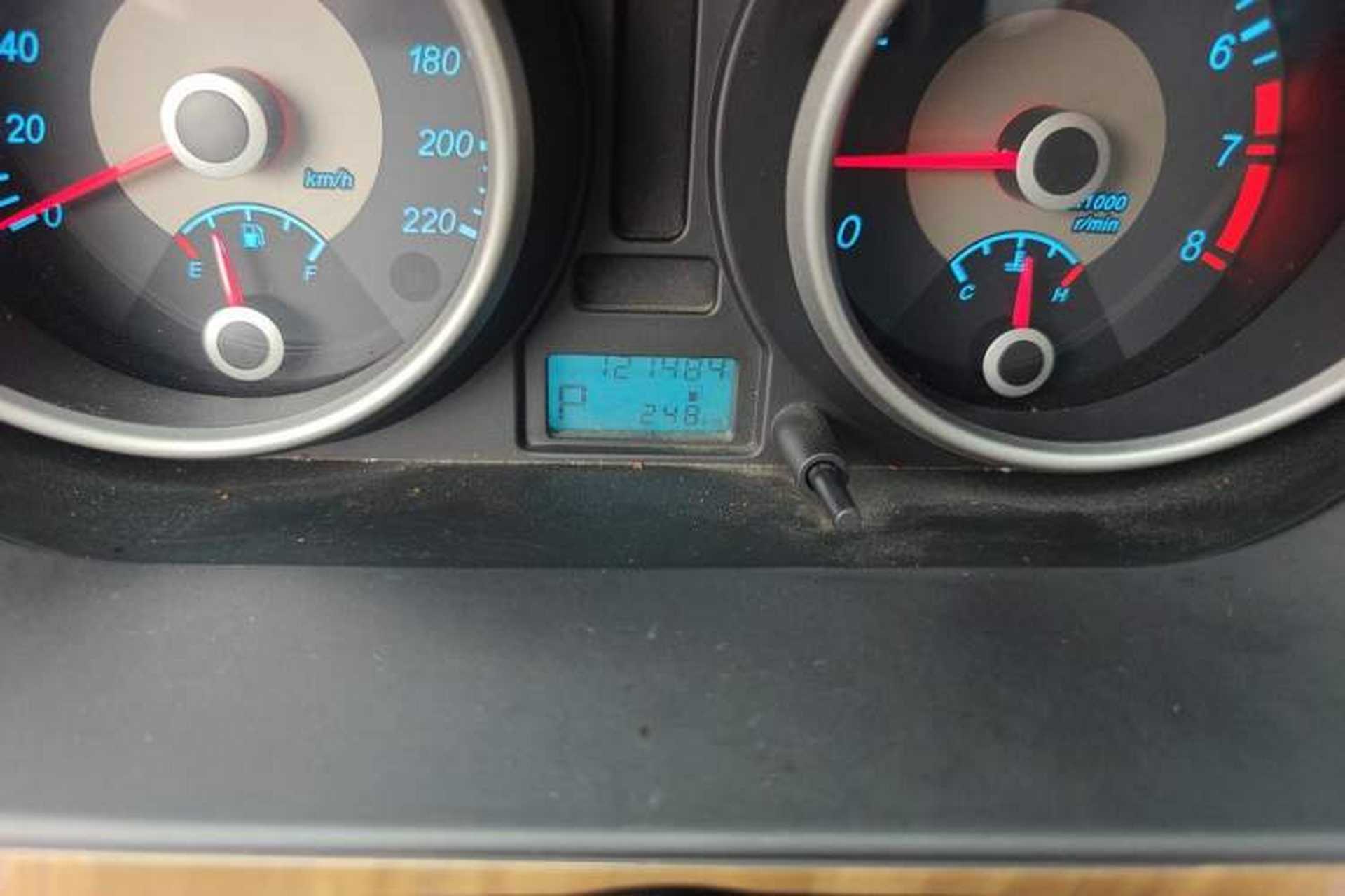 Used Buick Excelle 2015 1.5L Automatic Classic Model Odometer Close Up
